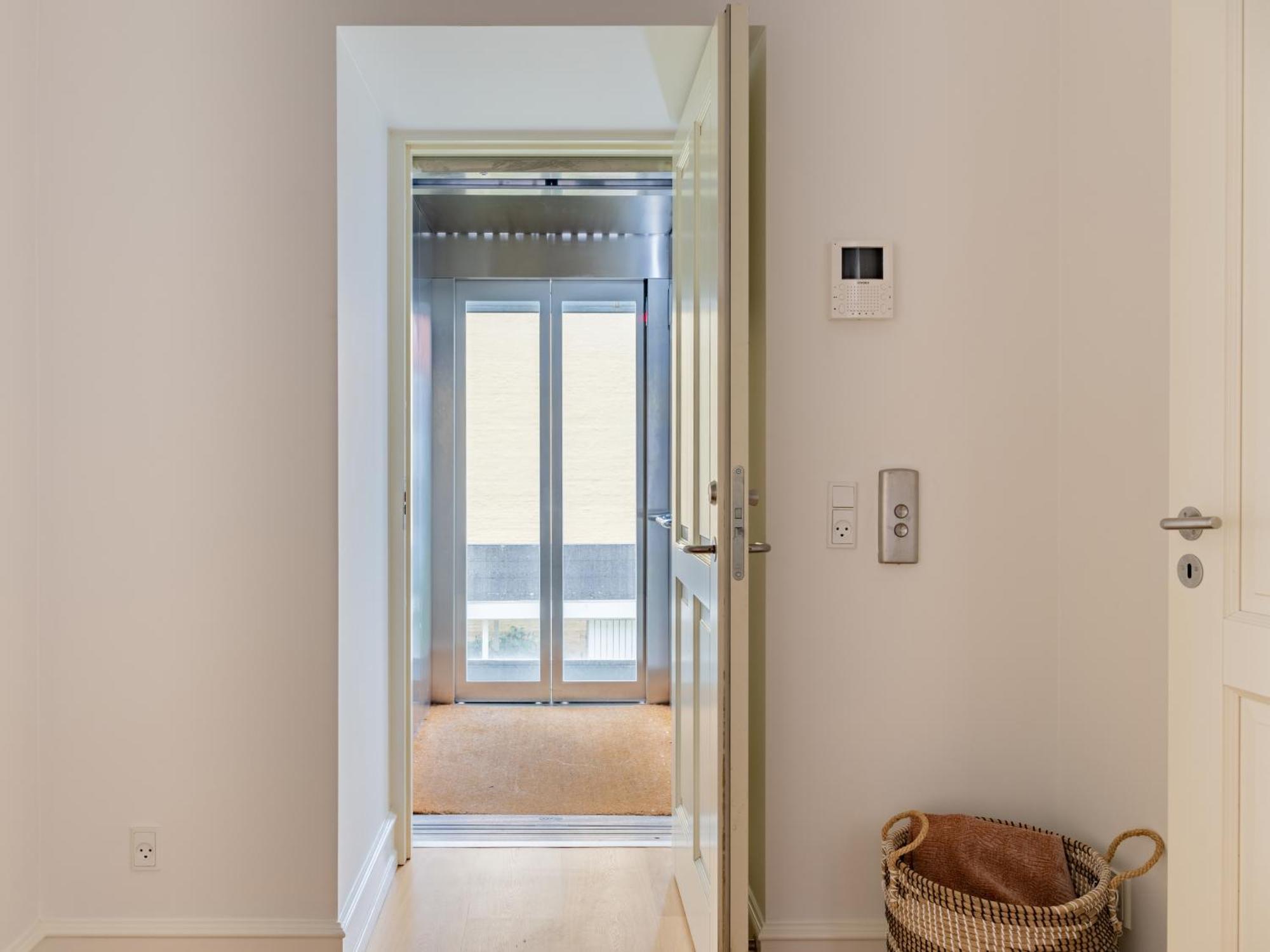 Sanders Shield - 3 Bedroom With Balcony Lägenhet